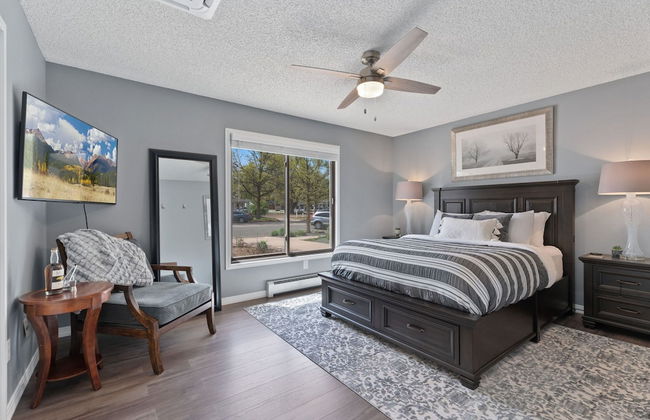 Spirit of the Rockies - Private Backyard & Hot Tub - Foto 6