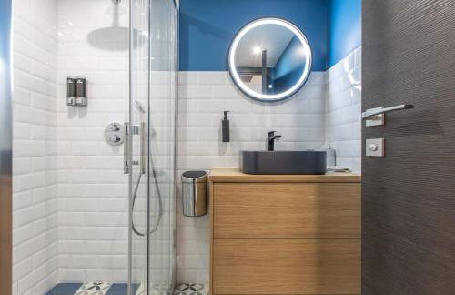 LB Vacation Rentals I Cannes Center, Renovated Apartment with Balcony, Ideal for Holidays or Congress! - Photo 3