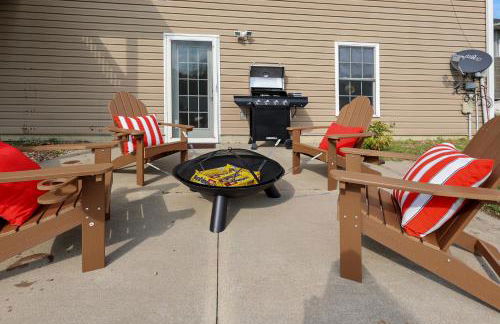 Charming 5BD - UNL 5mins - BBQ, Games & Backyard - Foto 24