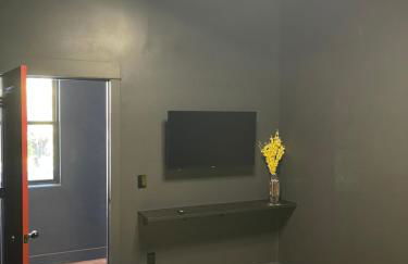 City Loft Escape with River Views! By Hollyhock - Foto 16