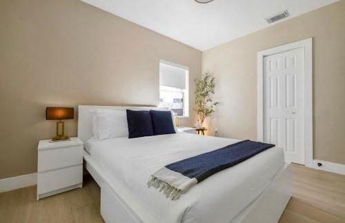 Luxury Miami Pool House Private Backyard Oasis Near Wynwood and Miami International Airport - Photo 44