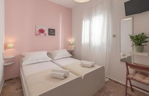 Casa EleMar Villa with Private Yard - Photo 15