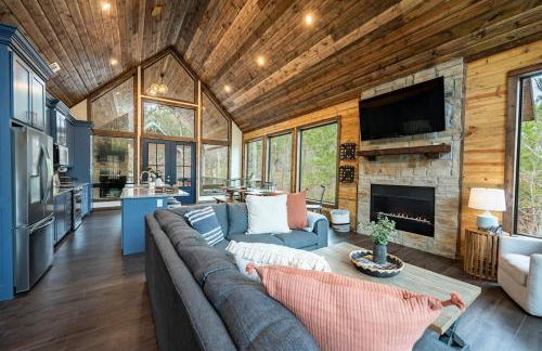 Winter Retreat in the Pines, Cozy Cabin & Fire Pit Nights - Foto 1