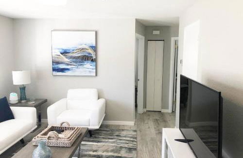 Modern Apartment - 2 of 4 - Photo 1