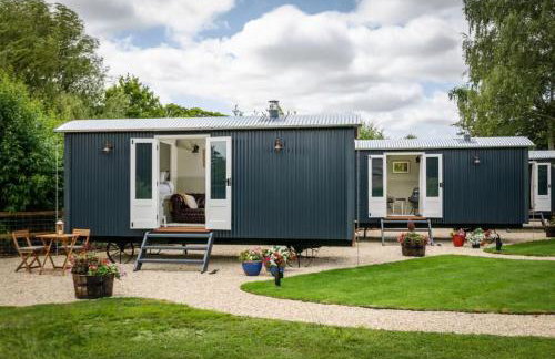 The Red Lion - Shepherd Huts - Photo 17