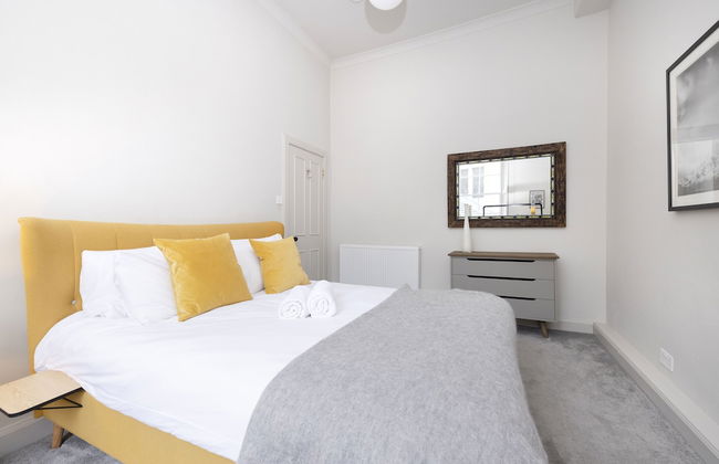 JOIVY Iconic Cockburn Street 4 Bedroom Apartment: Heart of Old Town - Foto 61