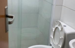 Apto em Ubatuba divisa com a Praia de Itagua e facil acesso as praias fica ao lado do Atacado Tenda na rodovia Rio Santos - Foto 24