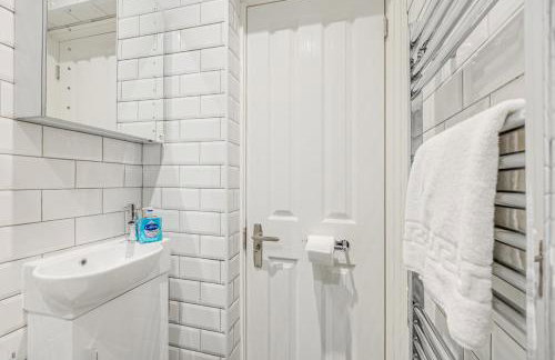 Charming 2BR flat w garden, 10min Clapham South St - Foto 25