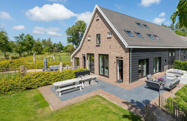 Family Home in Zeeland Near Oranjezon Beach - Foto 1