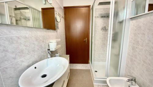 Malpensa Home 2' from MXP, 15' public shuttle free self-check-in - Foto 3, Shower