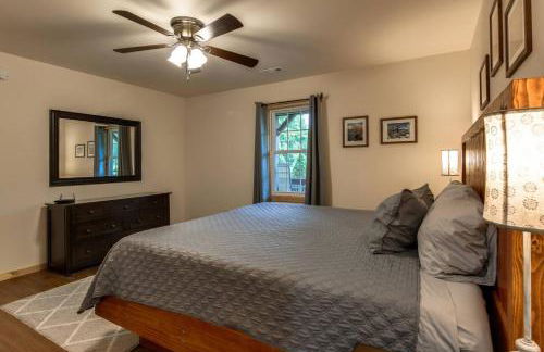 Smoky Mountain Basecamp Just 5 Mins to Harrah Casino - Foto 16