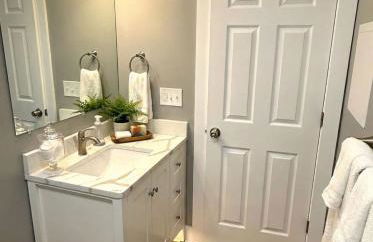 Cozy unit King bed & laundry - Foto 7