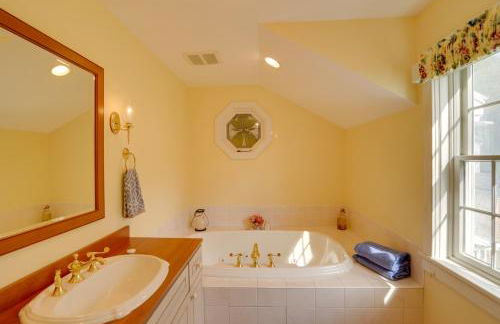 Historic New Lebanon Hideaway on 33 Private Acres! - Foto 32