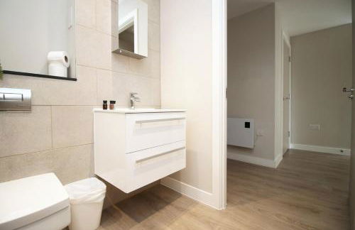 Stylish 2-Bed Apartment in the Heart of Cardiff Bay - Foto 28