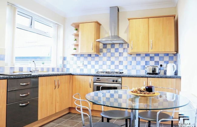 Beautiful 5-bed House Roker Beach - Photo 18