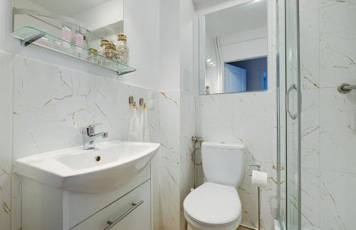 Urban Oasis Private Apartment with Palace of Culture View - Foto 10