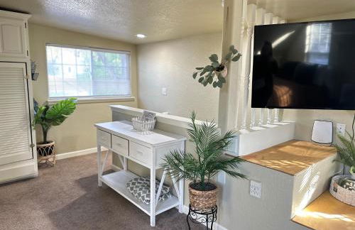 Near Downtown- Kitchen-washerdryer-parking - Foto 36