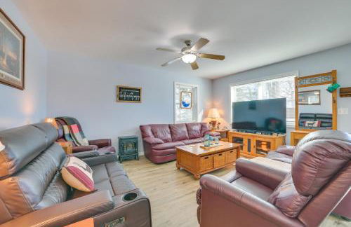 XC Ski, Ice Fish and Hike! Getaway Near Sand Lake - Foto 1