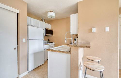 Stay Portland - John's Landing Haven - Studio Near OHSU - Photo 12