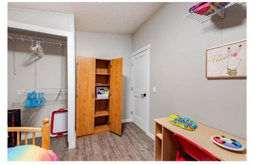 Family & Pet friendly 3 bdrm home with full kitchen and fenced yard - Foto 20