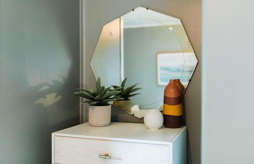 Beautiful 3BR Home Near Lake MI - Photo 8