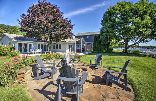 Benton Harbor Lake House with Dock and Fire Pit! - Foto 3