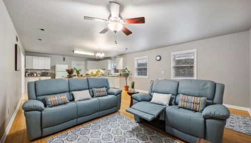 Midtown Apartment with Private Parking and King Bed - Foto 5