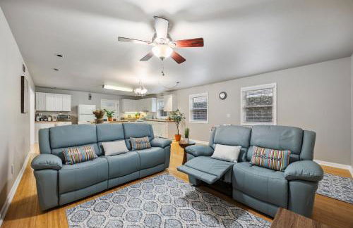 Midtown Apartment with Private Parking and King Bed - Foto 5