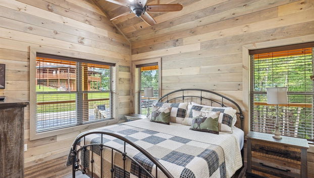 Antler Ridge 3 Bedroom Cabin by RedAwning - Foto 2, Habitación