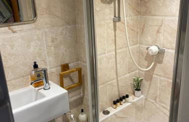 Private Luxury Open-Plan Barn Conversion - Photo 19