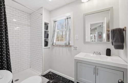 The Sapphire Shore Cottage with Dock! home - Foto 22