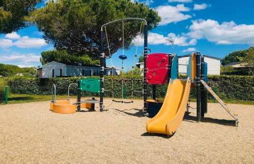 Joli Bungalow 464, 4-6 pers, wifi, terrasse, Camping Siblu Lac des Rêves Lattes - Foto 15