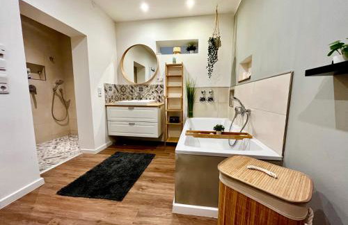 Wohlfühloase mit Pool, Kamin & großer Terrasse - Foto 26