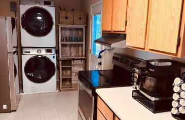 Lake View, Sleeps 8, HotTub, Firepit, Pet Friendly! - Foto 13