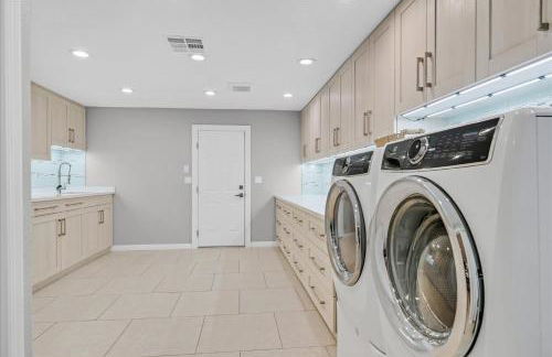 Luxury 5BR Retreat Pool Hot Tub Gym 7000sqf - Foto 31