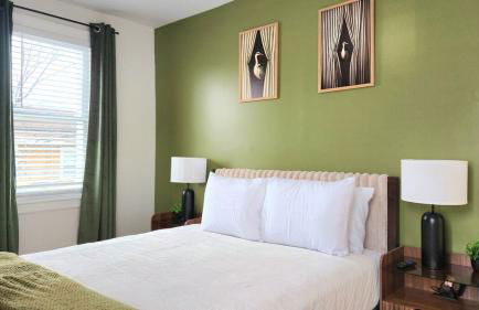 The Row House- Modern, Stylish and Newly Updated! - Foto 26