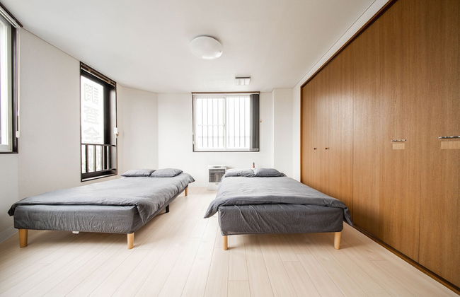 ROADSIDE HOUSE - Photo 3