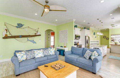 Steps to Shore! Just Beachy Home with Deck and Views - Foto 5