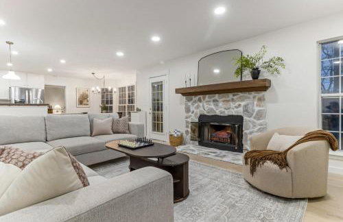 Sleeps 12 | 2 Kings w/ Ping-Pong, Gym, Arcade, BBQ - Foto 1