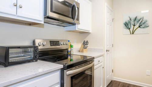 * Radiant Retreat * King Bed * Long Term Stays * - Foto 4