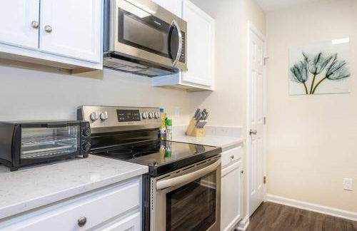 * Radiant Retreat * King Bed * Long Term Stays * - Foto 4