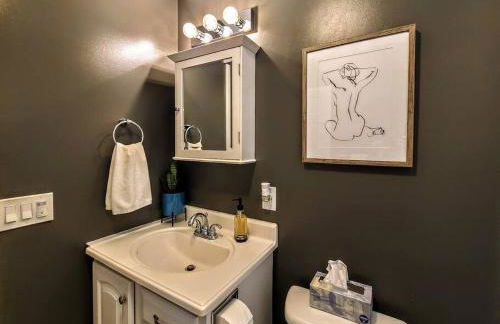 Ultra Comfy, Spotless & Spacious, Private Home in Boyne, Dogs Ok, Walk to Town - Foto 35