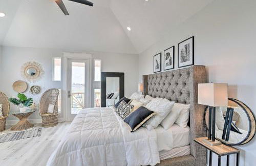 Walk to Crystal Beach Chic Family Retreat with Deck - Foto 11