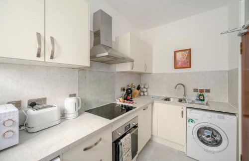 Historic Apartment in Old Town - Photo 7