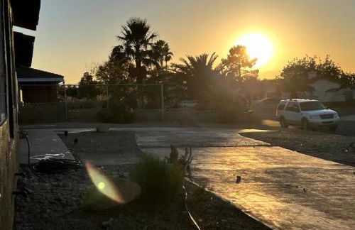 Lux Private Home - Pool, Billiards, 8 Smart TVs, Board Games, Cotton Bedding - The Stone Sanctuary at McCullough Hills Trailhead - Foto 77