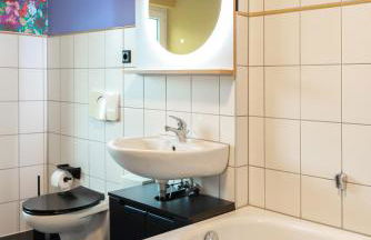 Pop Art Apartment - Balkon, Netflix, Nespresso, Zentral, Messe - Foto 24