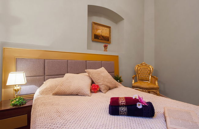 Filip Palace Luxurious Apartment - Photo 16