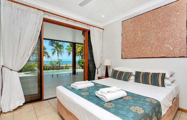 Reeflections Beachfront Holiday House - Photo 5