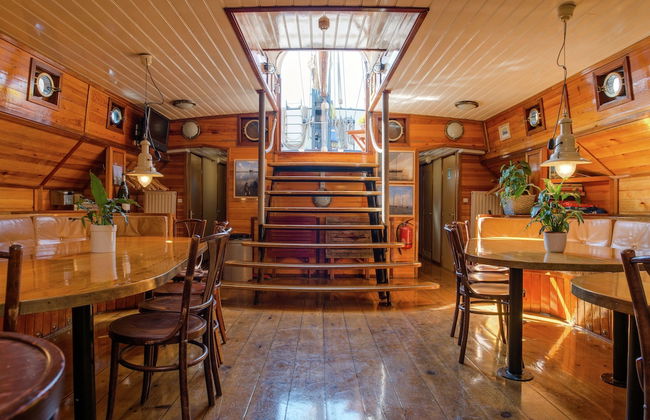 Boat in Leiden Near City Center & Museums - Foto 2