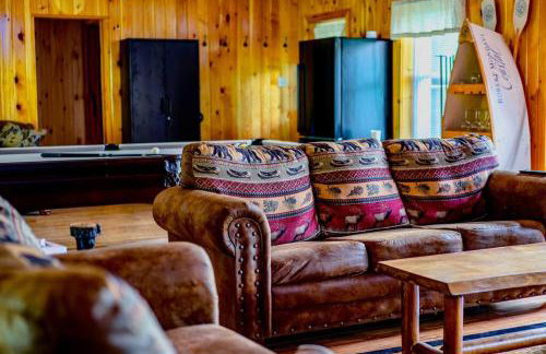 Spacious 5 Bedroom Cabin with Riverview & Black Lake Access - Foto 22